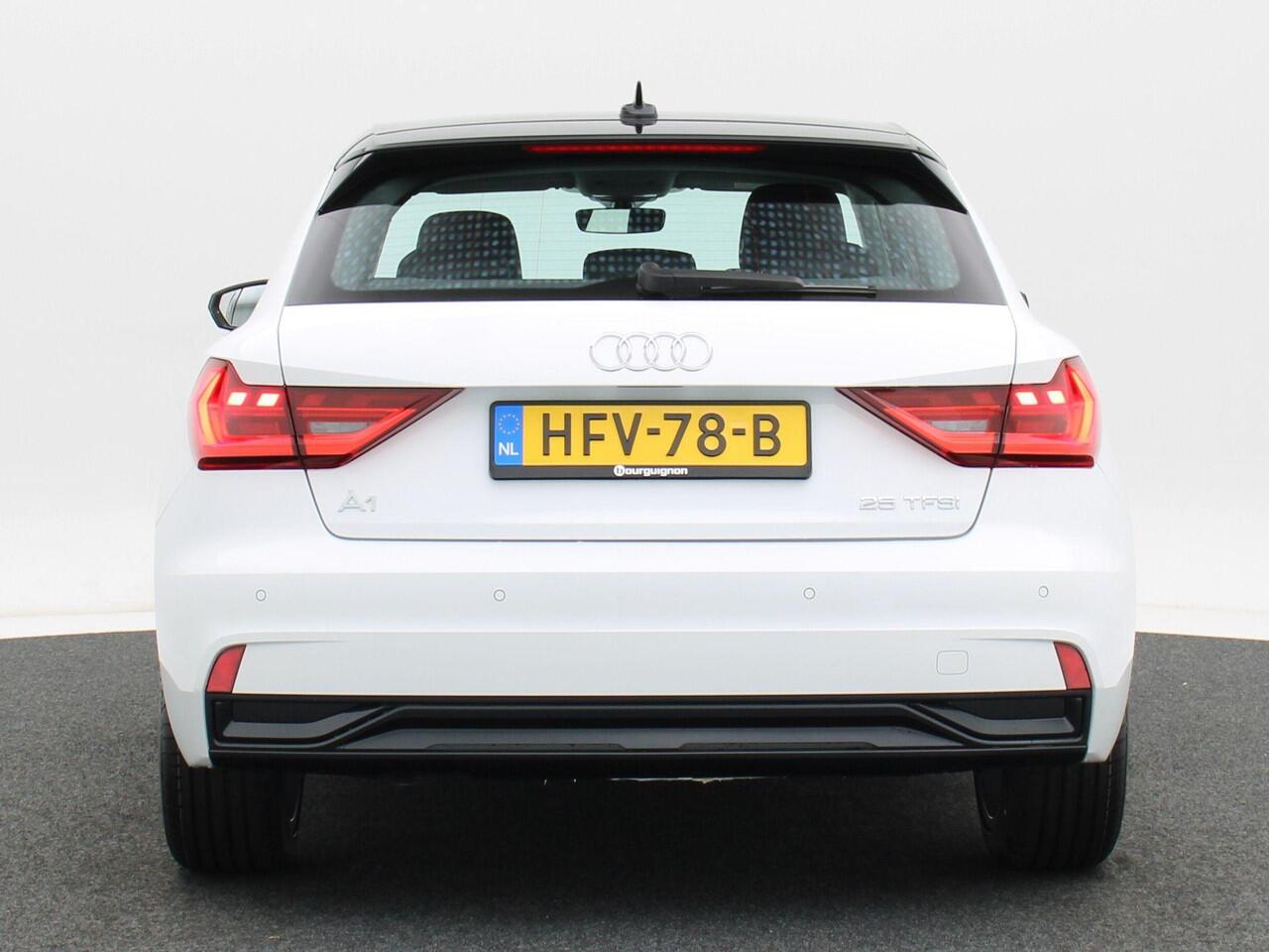 Audi A1 Sportback Advanced edition 25 TFSi | Contrast dak | 17 Inch | Parkeersensoren | CarPlay | Cruise Control |