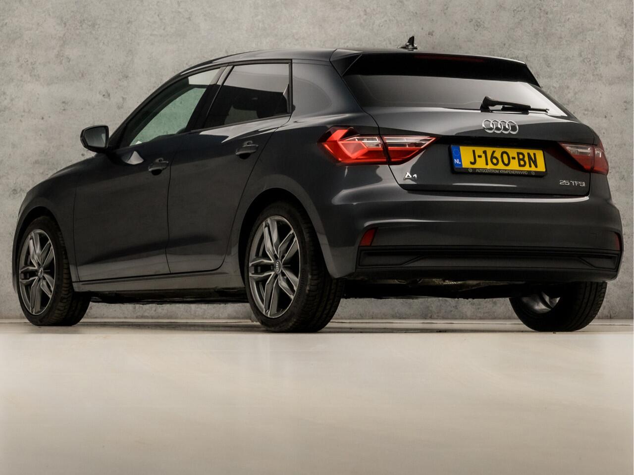 Audi A1 Sportback 25 TFSI Sport (APPLE CARPLAY, GROOT NAVI, CRUISE, GETINT GLAS, SPORTSTOELEN, LEDER STUURWIEL, LANE ASSIST, NIEUWE APK, NIEUWSTAAT)