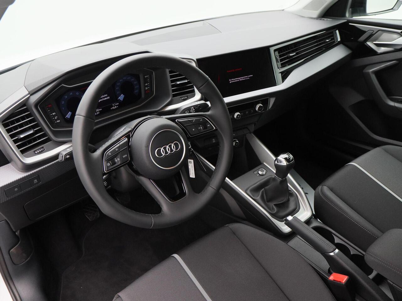 Audi A1 Sportback Advanced edition 25 TFSi | Contrast dak | 17 Inch | Parkeersensoren | CarPlay | Cruise Control |