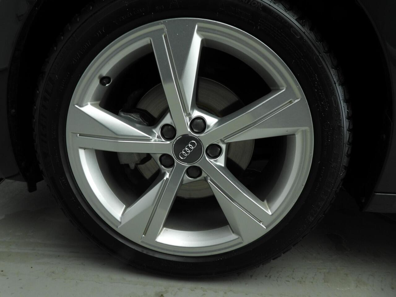 Audi A1 Sportback 30 TFSI epic 115PK | CarPlay | 17" | Parkeersensoren | Sportstuur