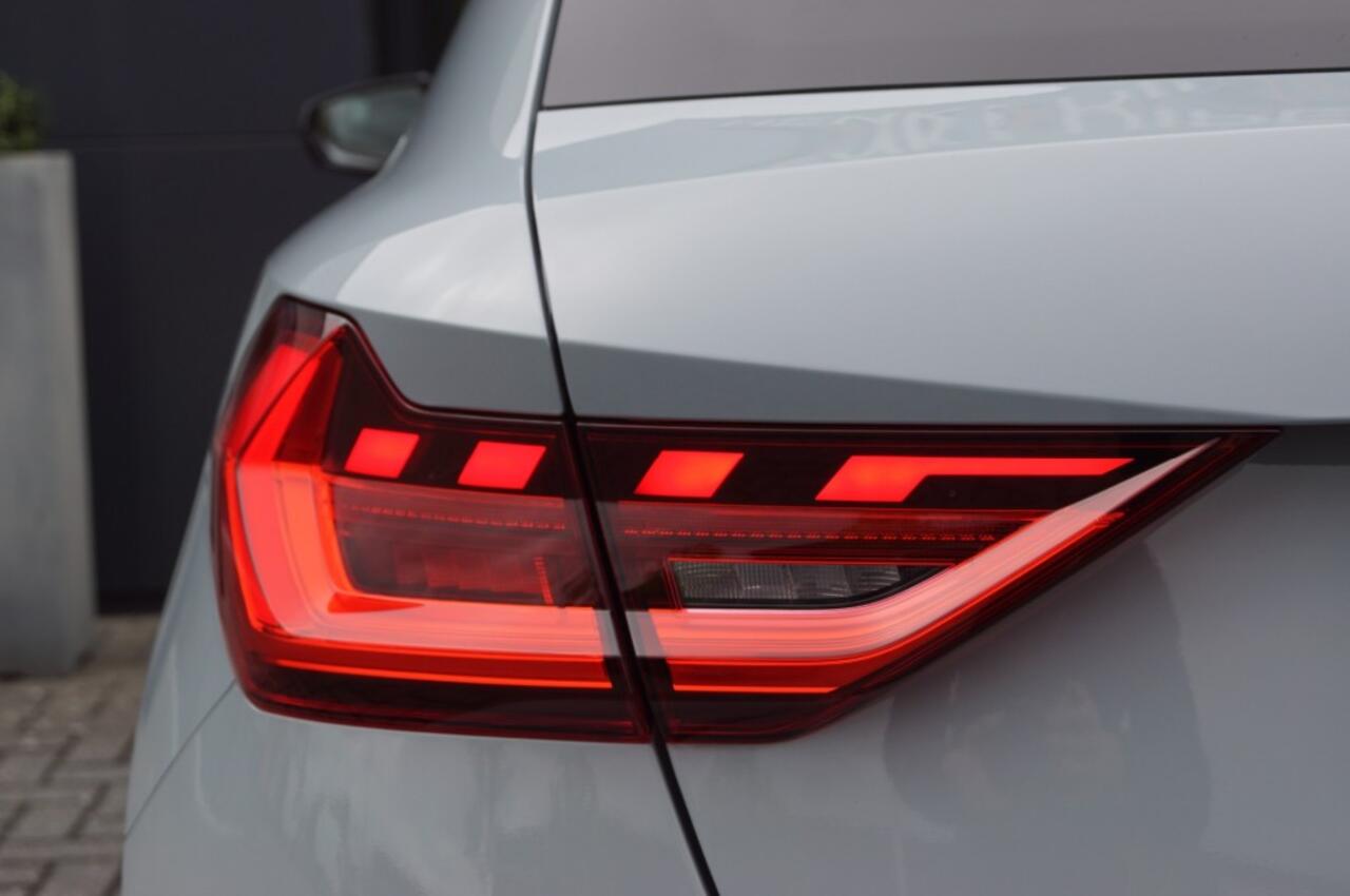 Audi A1 Sportback 30 TFSI S-Line /Navi /Camera /LED/leer /18 Inch LM/App-Connect