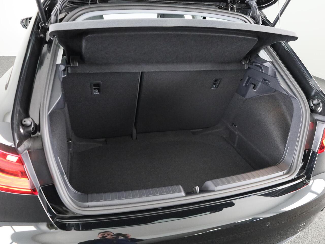 Audi A1 Sportback Advanced edition 25 TFSI 95 pk | Parkeerhulp plus | Automatische airco | Apple carplay | Dak in contrast kleur |