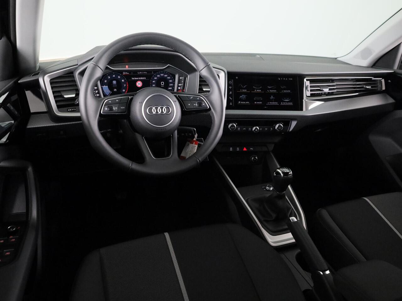 Audi A1 Sportback Advanced edition 25 TFSI 95 pk | Parkeerhulp plus | Automatische airco | Apple carplay | Dak in contrast kleur |