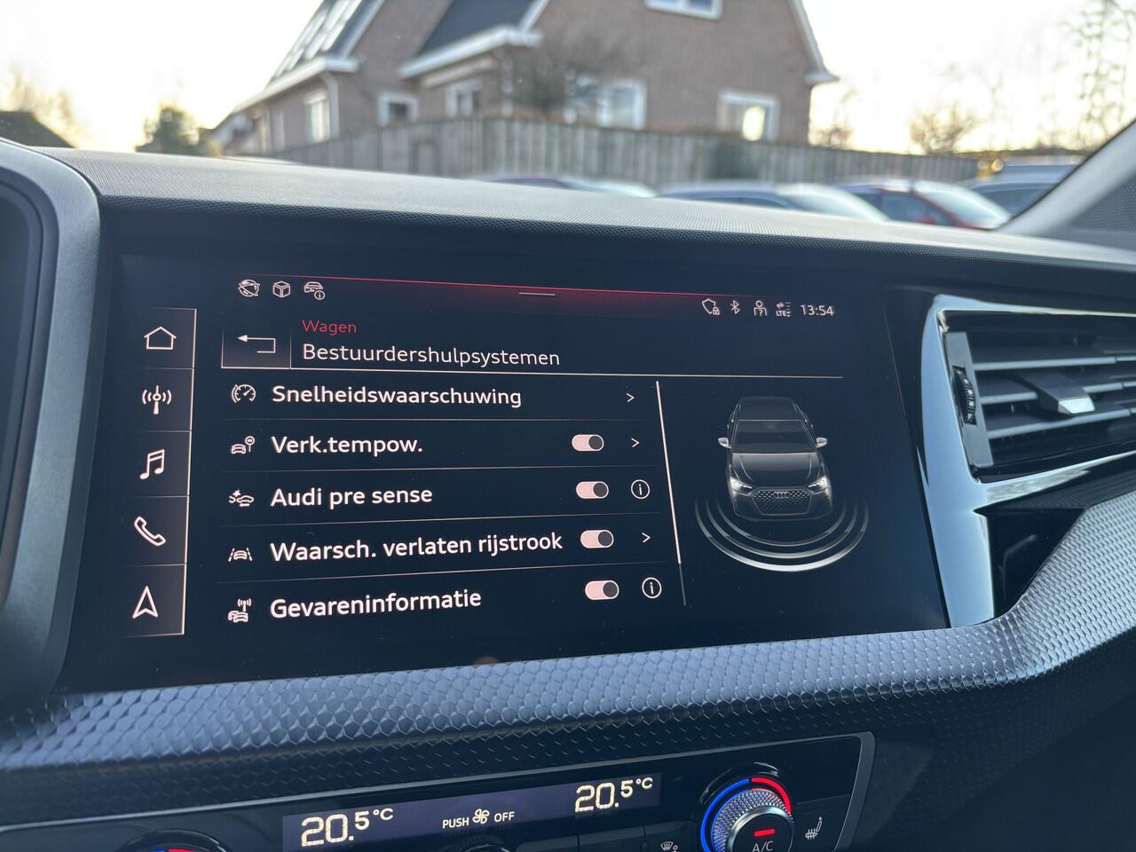 Audi A1 Sportback 30 TFSI S edition Automaat Digi-dash / Parksensors / Zwart dak