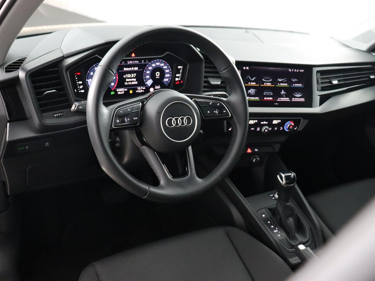 Audi A1 Sportback 30 TFSI Advanced edition S-Line (Stoelverw. / Carplay / Navi)