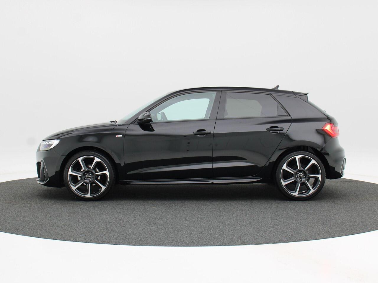 Audi A1 Sportback 25 TFSi Automaat S edition | Adaptive Cruise | Carplay | Navigatiesysteem | Parkeersensoren | Stoel Verwarming | LED | 18 Inch | 11.448 Km!!