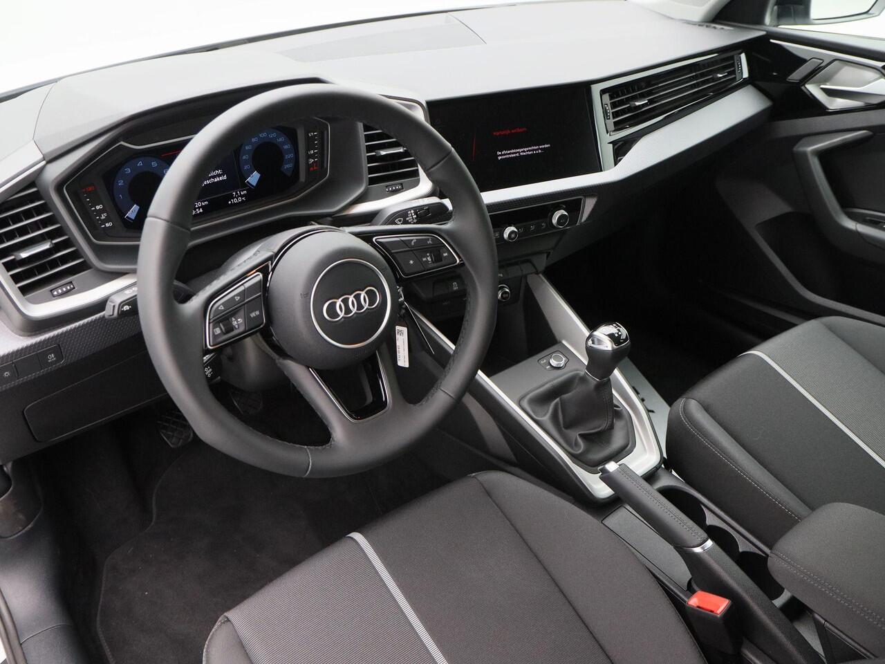 Audi A1 Sportback Advanced edition 25 TFSi | Contrast dak | 17 Inch | Parkeersensoren | CarPlay | Cruise Control |