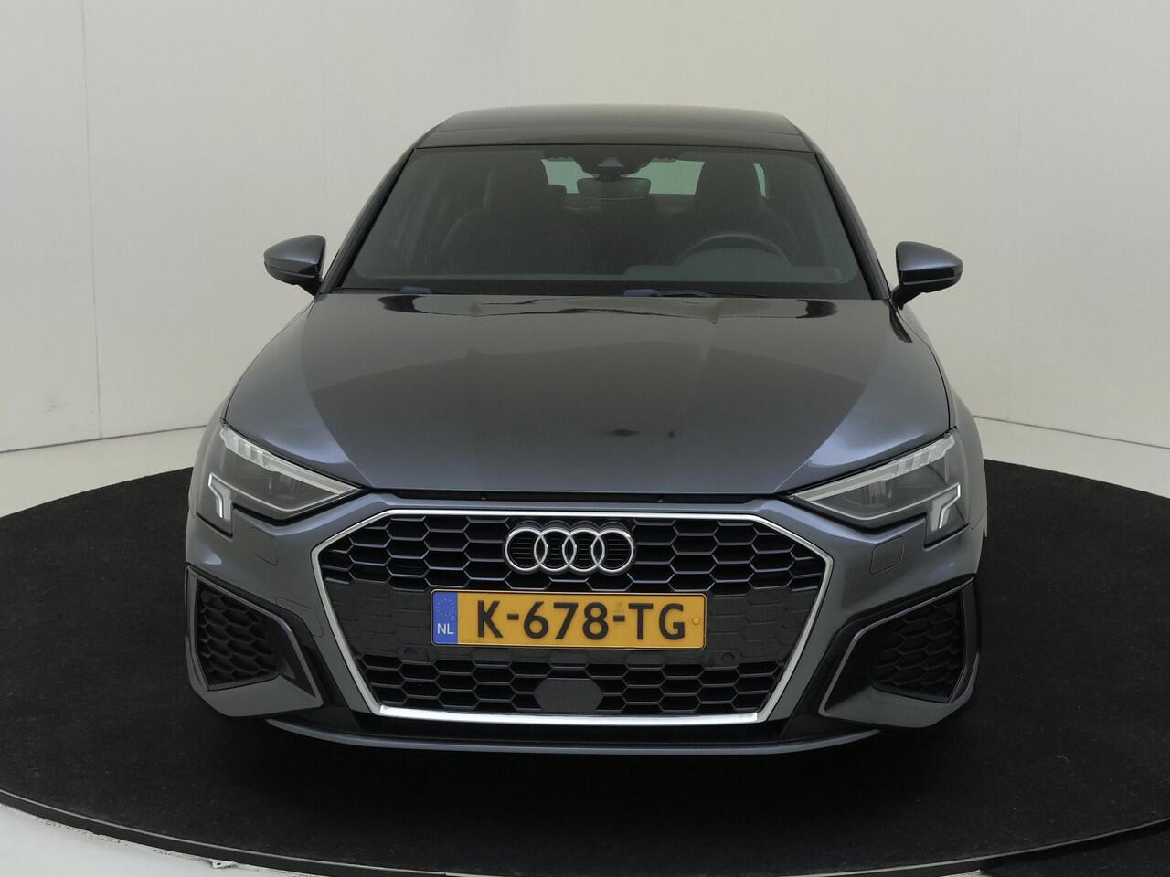 Audi A3 Limousine 35 TFSI S edition | Panoramadak | Full LED verlichting | Cruise Control | Parkeersensoren achter | CarPlay | Navigatie Plus |