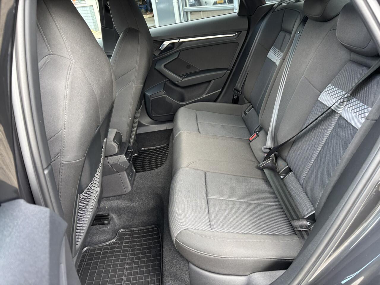 Audi A3 Limousine 35 1.5 TFSI edition one / Apple Carplay/ Android Auto / BTW / Digital Cockpit / Keyless / Camera / Stoelverwarming /