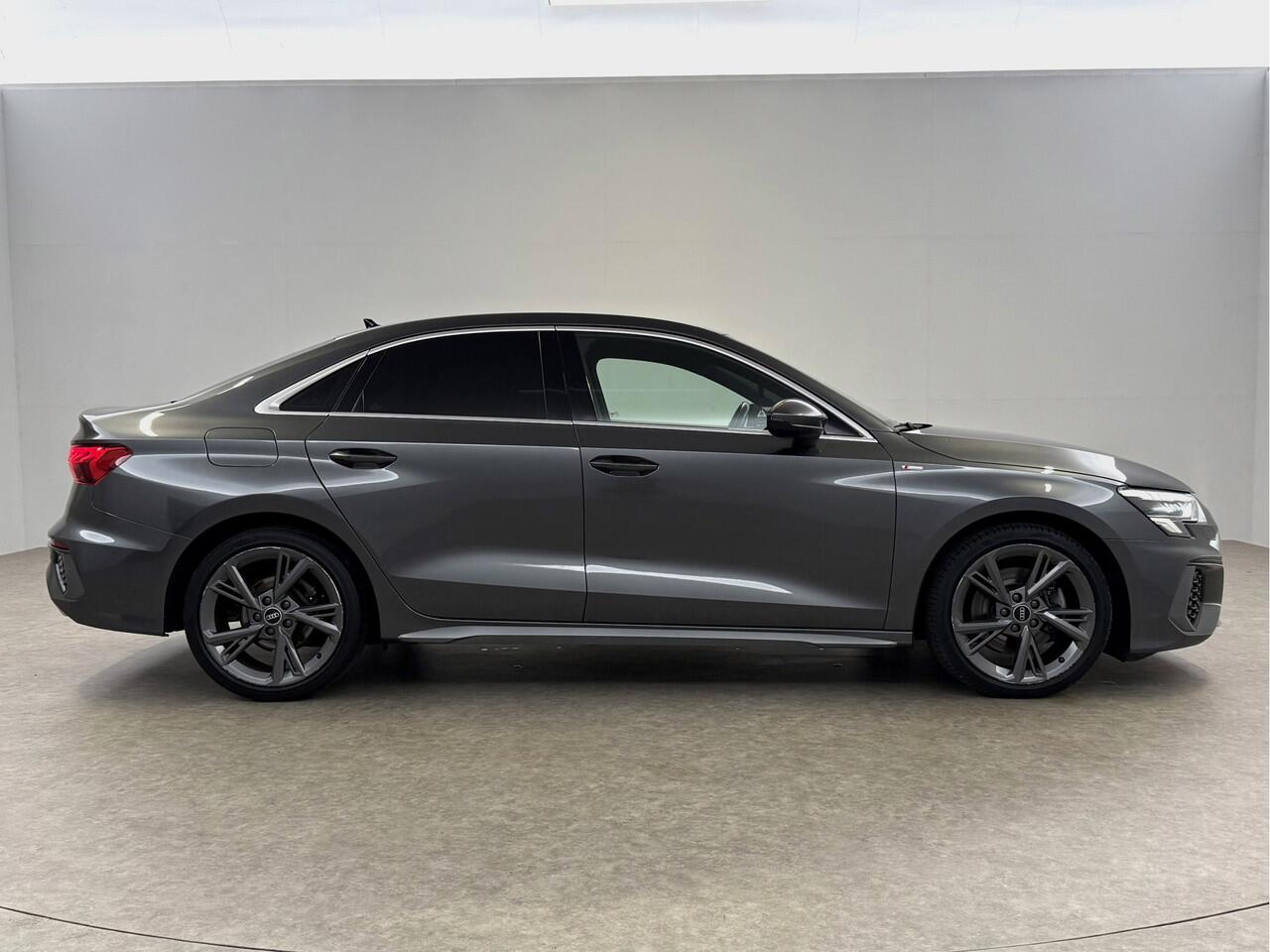 Audi A3 30 TFSI S-Line | Virtual | Carplay | Navi | Parkeersens. | Stoelverw. | LED | NAP