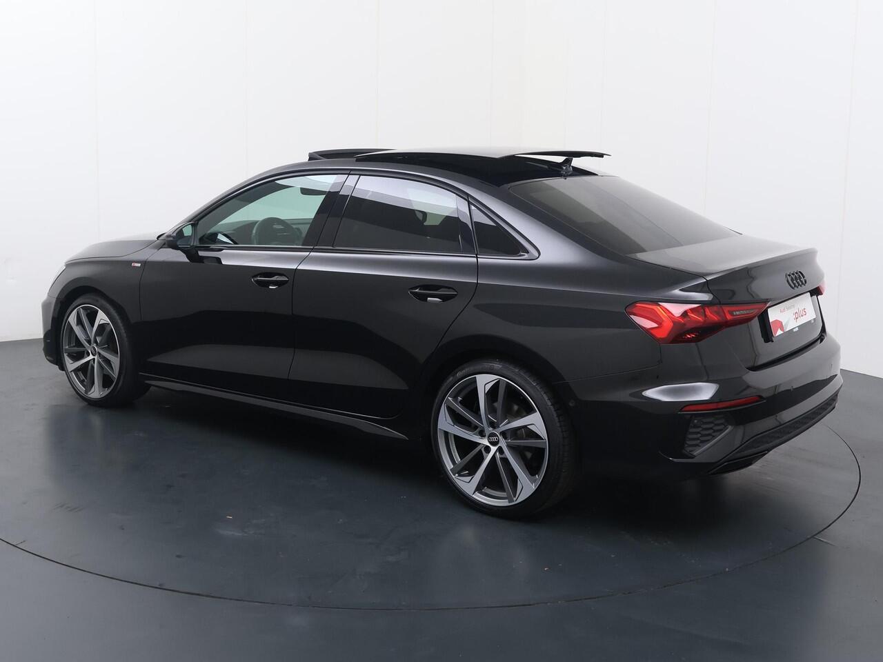 Audi A3 Limousine 35 TFSI S edition | 150 PK | Automaat | Digitale cockpit | Parkeersensoren | Panoramadak | S line |