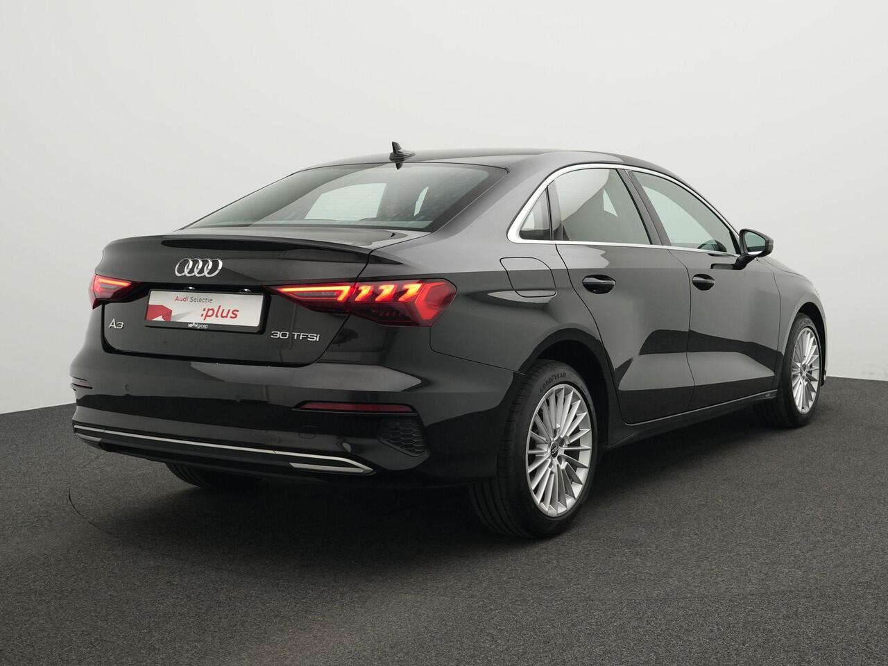 Audi A3 Limousine 30 TFSI 110 pk Business edition | LED | Parkeersensoren achter | Cruise Control | Climatronic | 17 inch