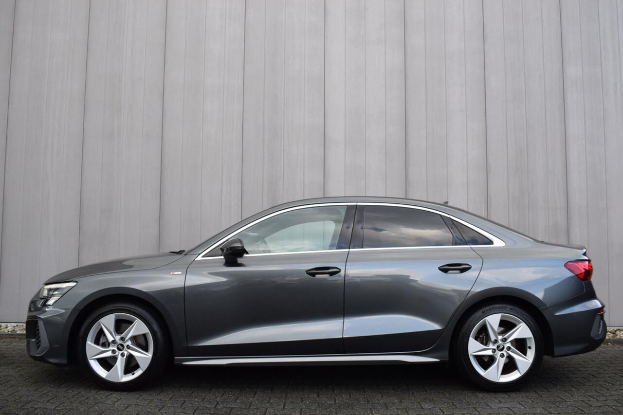 Audi A3 Limousine 35 TFSi Automaat S-Line LED | Carplay | Zwart Leder | Schaalstoelen | 2x S-Line | B&O | Keyless | Sportstoelen