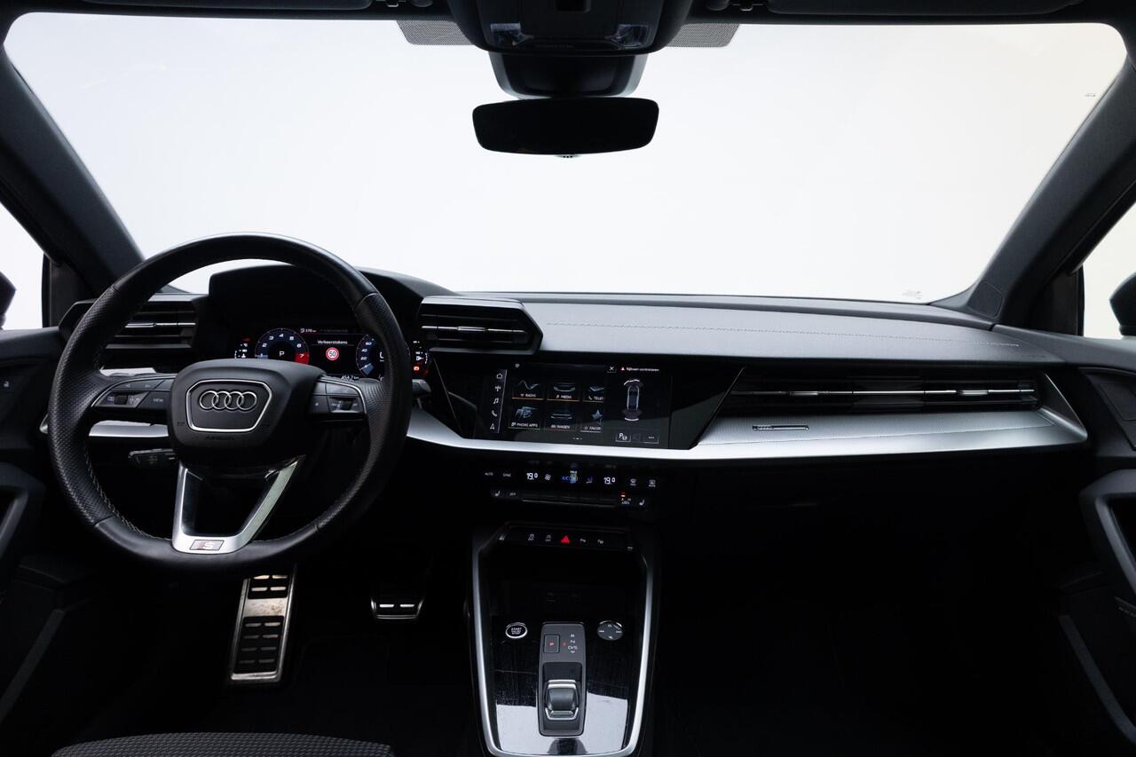 Audi A3 Limousine 35 TFSI S edition | Panoramadak | Optiek Zwart | 18 Inch |