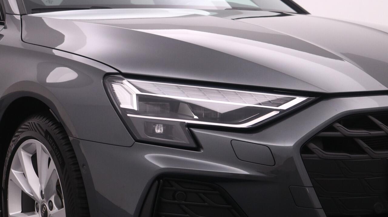 Audi A3 Limousine 30 TFSI S edition | PDC V+A | Camera | Zwart optiek | Audi Sound | Privacy glas |