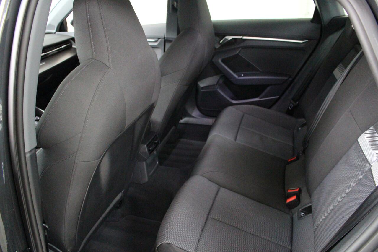 Audi A3 Limousine 30 TFSI Advanced edition Navigatie | Cruise Control | 17" Velgen | PDC Achter