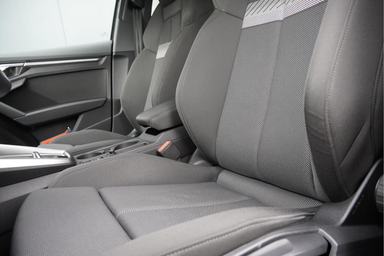 Audi A3 Limousine 35 TFSI 150PK! Automaat Business Edition BJ2021 Lmv 17" | Led | Pdc | Navi | Dynamische knipperlichten | Achteruitrijcamera | App-Connect | Virtual cockpit | Climate control | Cruise control | Sportstoelen | Verwarmde voorstoelen | Extra getint 