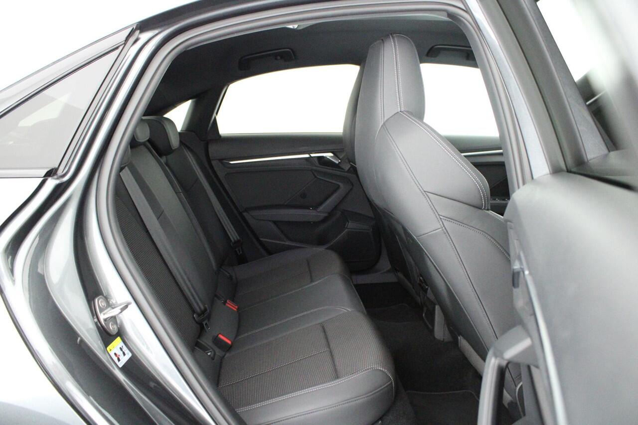 Audi A3 Limousine 35 TFSI 150pk S-Tronic 2x S-Line Stoelverwarming Privacyglass Virtual Cockpit Navigatie