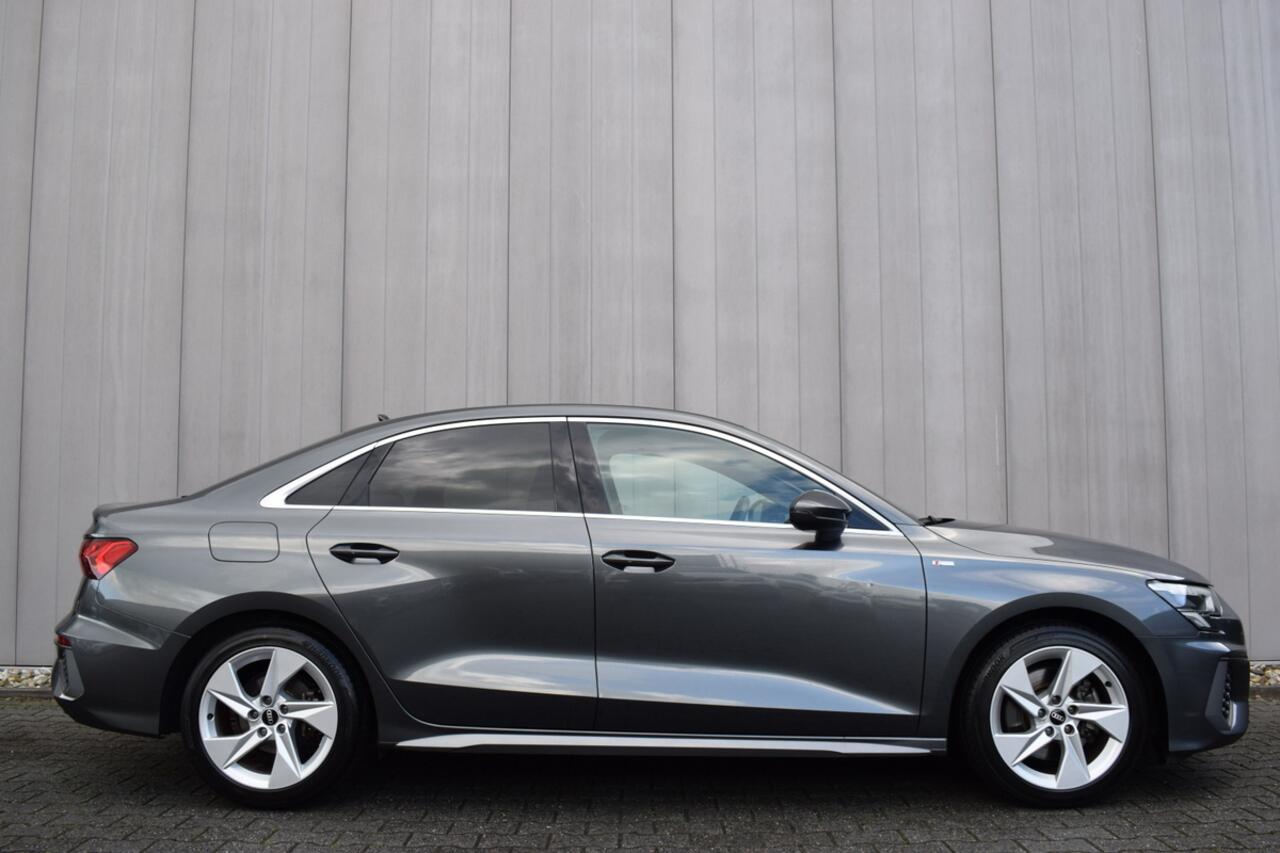 Audi A3 Limousine 35 TFSi Automaat S-Line LED | Carplay | Zwart Leder | Schaalstoelen | 2x S-Line | B&O | Keyless | Sportstoelen