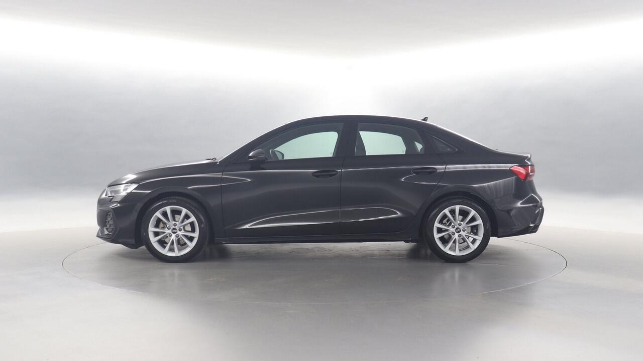 Audi A3 Limousine 30 TFSI 115pk S-Line Edition S-Tronic / Navigatie / Camera / Inparkeerhulp