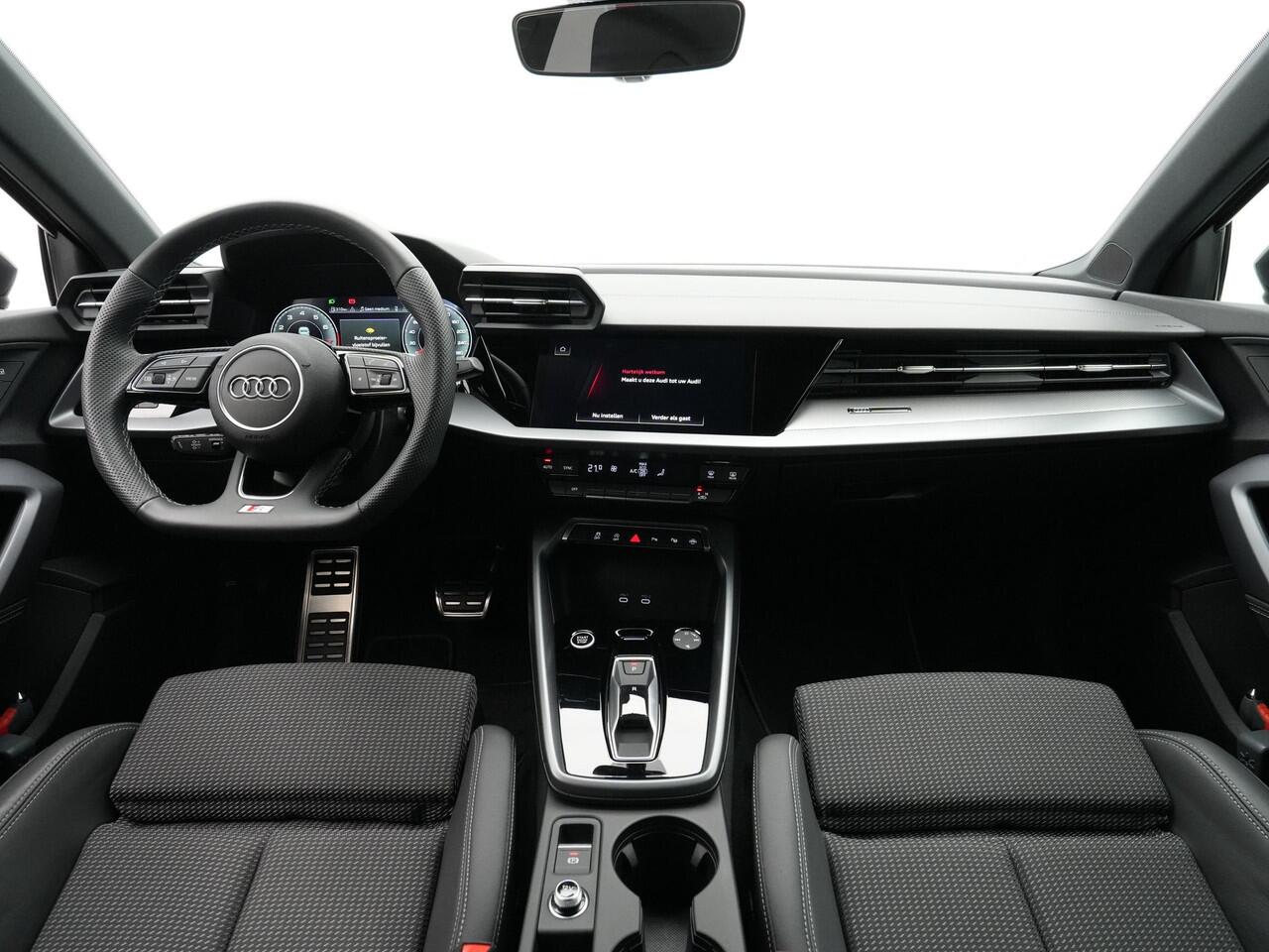 Audi A3 Limousine 30 TFSI 116 pk S Line edition Facelift model, Optiek zwart, LEd, PDC, Climatronic