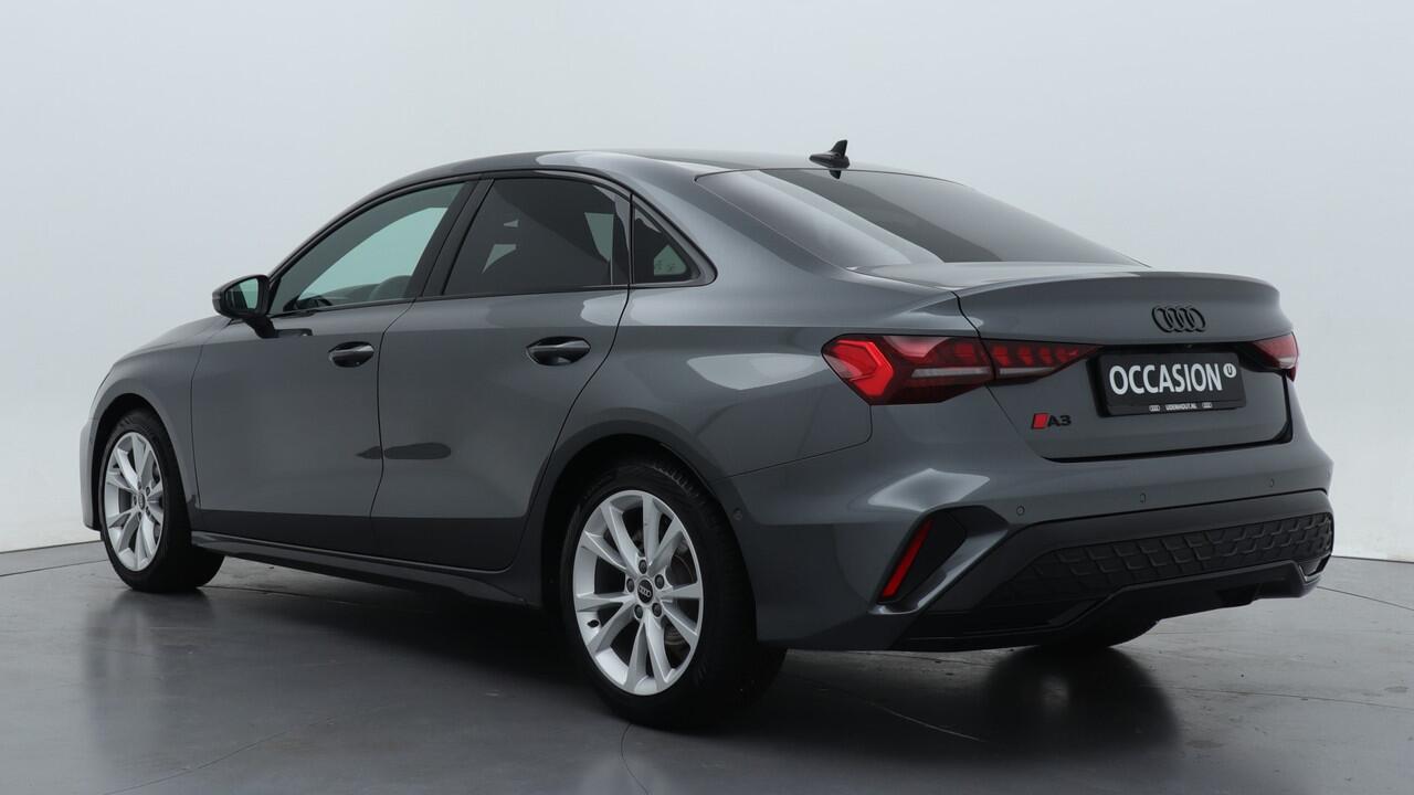 Audi A3 Limousine 30 TFSI S edition | PDC V+A | Camera | Zwart optiek | Audi Sound | Privacy glas |