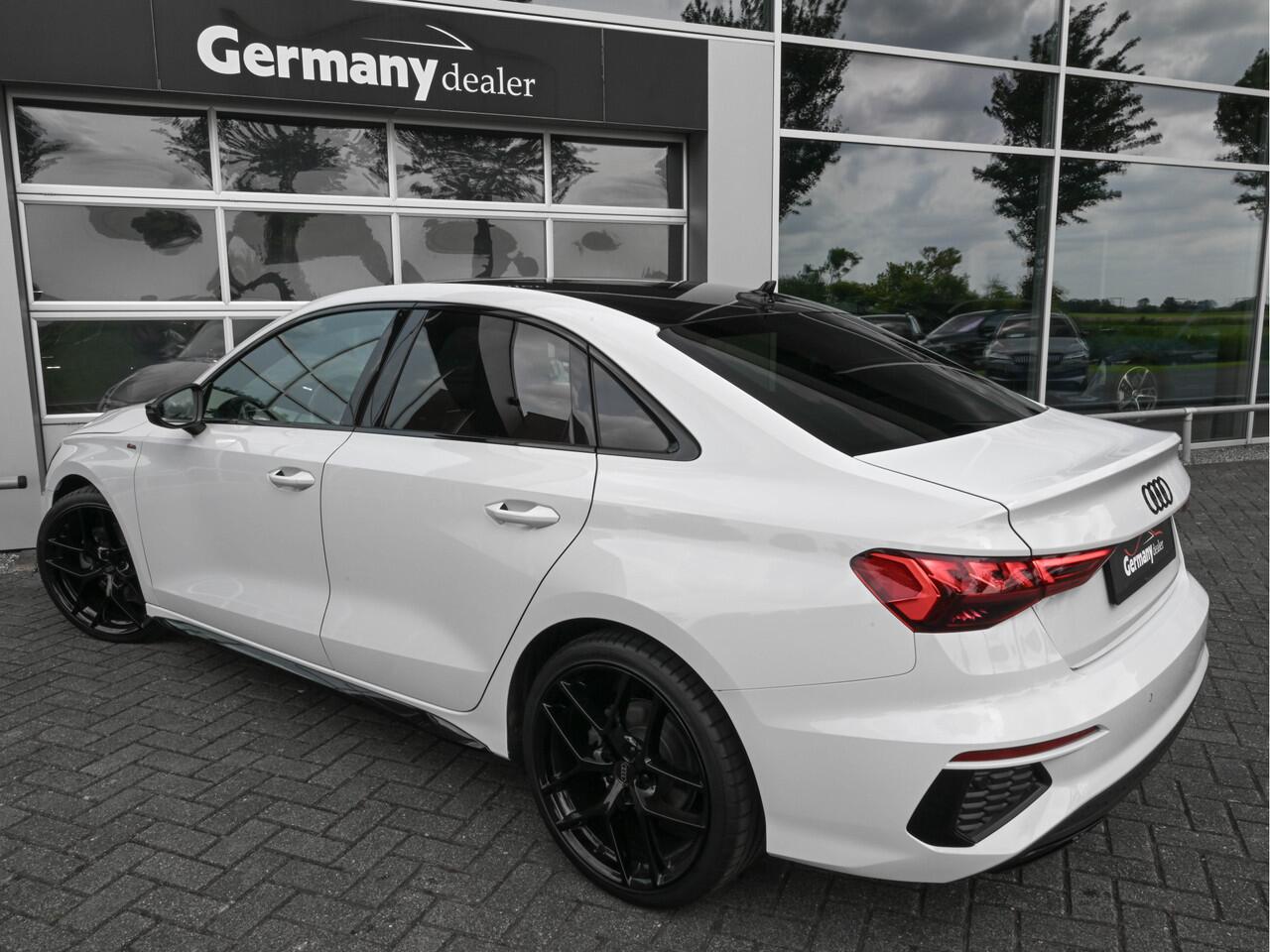 Audi A3 Limousine 35TFSI S edition RS-Zetels 19-Inch ACC M-Led Navi RS-Stuur Virtual Lane