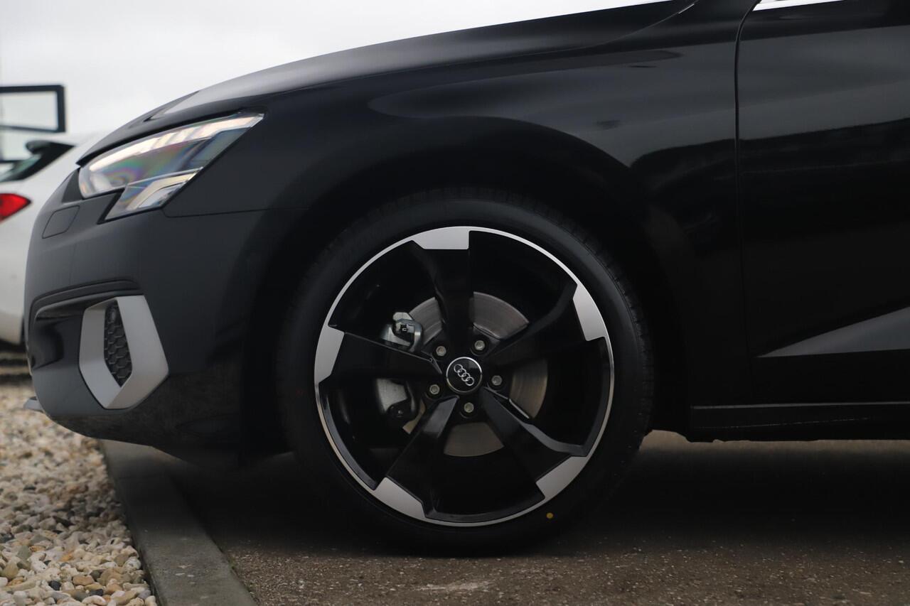 Audi A3 Limousine 30 TFSI Advanced edition Automaat 18 inch RS Look Velgen Sportstoelen Full LED Navigatie Carplay Android Clima Cruise Lane Assist