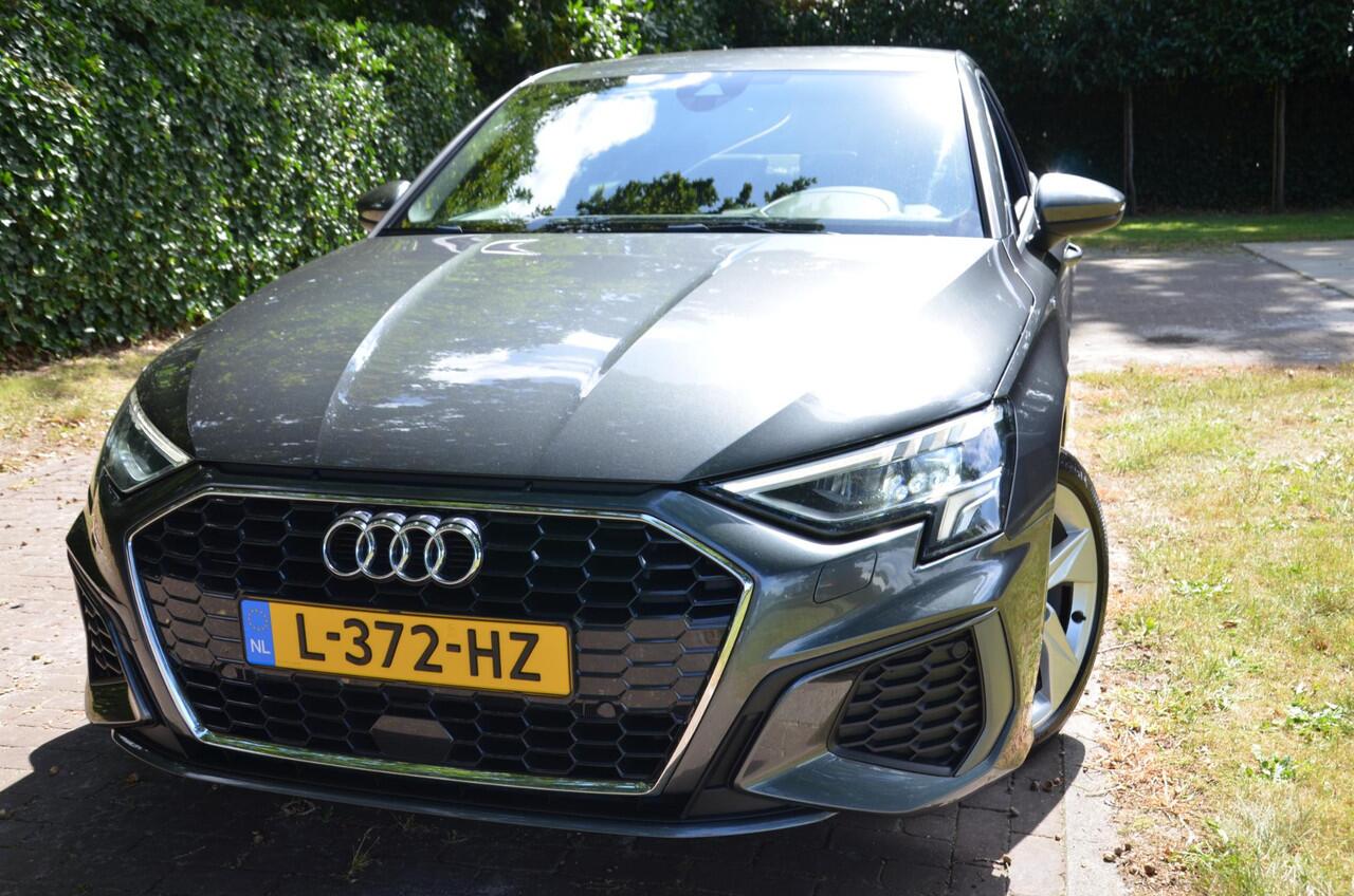 Audi A3 Limousine 30 TFSI S Line Edition Automaat/Navi/Pdc/Ecc/Virtual cockpit/Privacy glass/Cr-Controle/17-Inch Lmv/Bang&Olufsen/Nederlandse auto/led