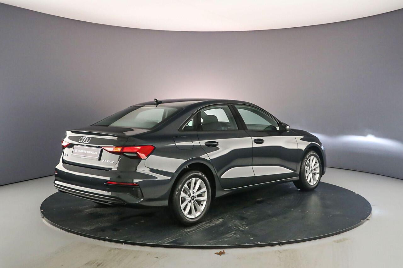 Audi A3 Limousine 30 TFSI Business edition | Cruise control | Carplay | Parkeer sensoren |