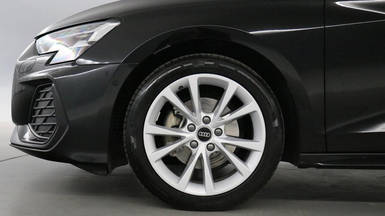 Audi A3 Limousine 30 TFSI 115pk S-Line Edition S-Tronic / Navigatie / Camera / Inparkeerhulp