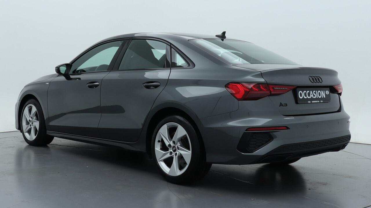 Audi A3 Limousine 30 TFSI S edition | Zwart optiek | LMV | PDC | Navigatie | Carplay |