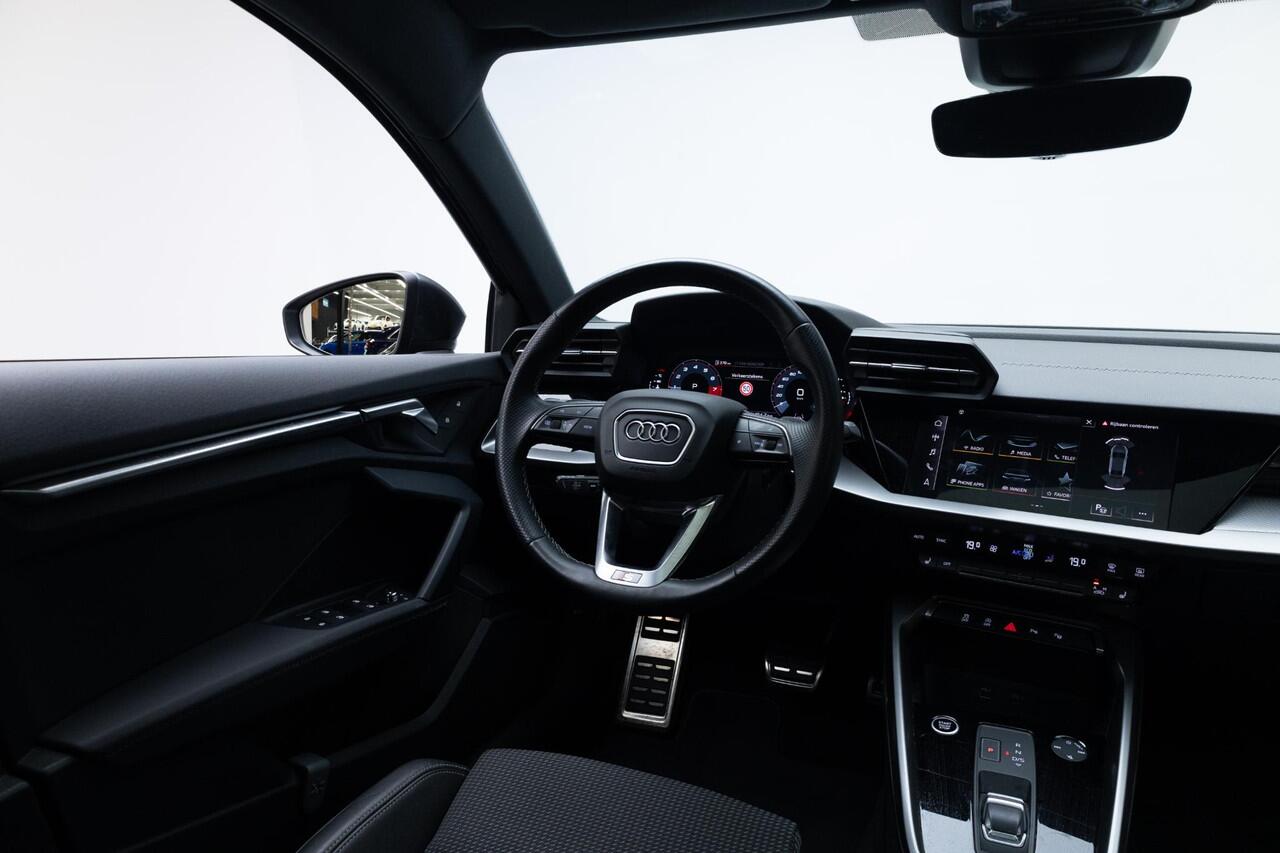 Audi A3 Limousine 35 TFSI S edition | Panoramadak | Optiek Zwart | 18 Inch |