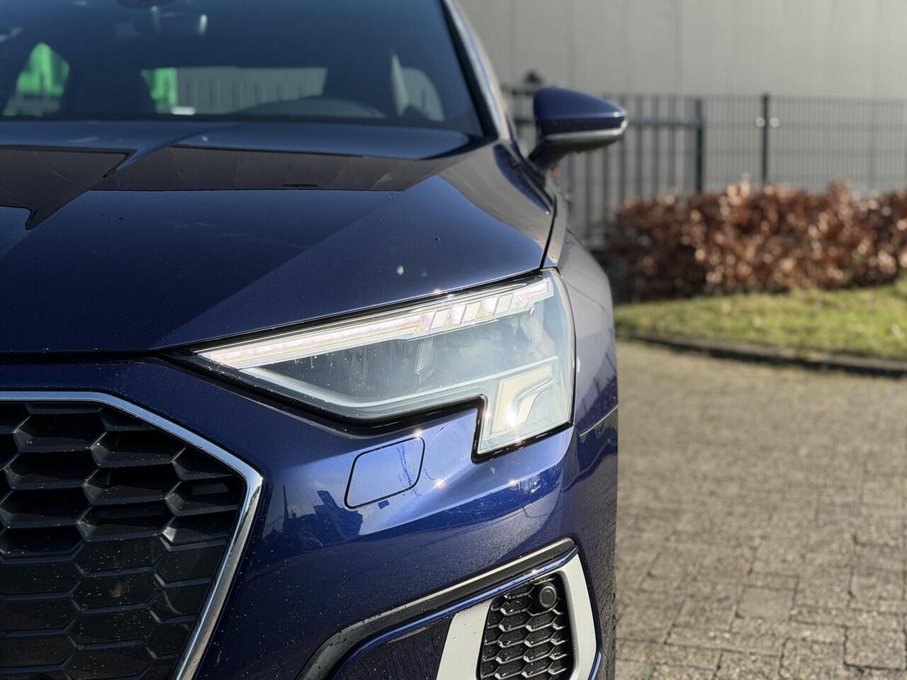 Audi A3 Limousine 35 TFSI Business edition 150PK S-tronic | Panorama dak | Trekhaak | Clima | Parkeer sensoren |