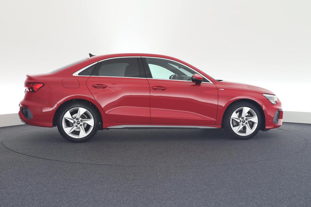 Audi A3 Limousine 30 TFSI 110pk S-Tronic 2x S-Line Leder ACC B&O HUD Stoelverwarming Virtual Cockpit Navigatie