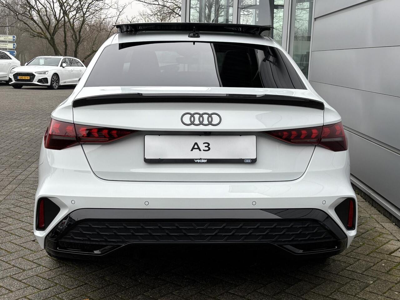 Audi A3 Limousine S edition 30 TFSI 85 kW / 116 PK Limousine 7 versn S tronic 7 | 18" lm Velgen | Elektrisch glazen panorama-dak | Assistentie Pakket |