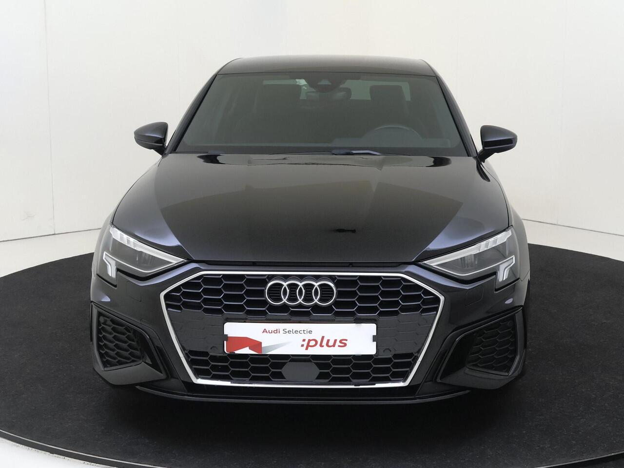 Audi A3 Limousine 35 TFSI S edition | Parkeersensoren achter | Cruise control | CarPlay | Audi virtual cockpit | Electronic climate control | Full LED | Navigatie |