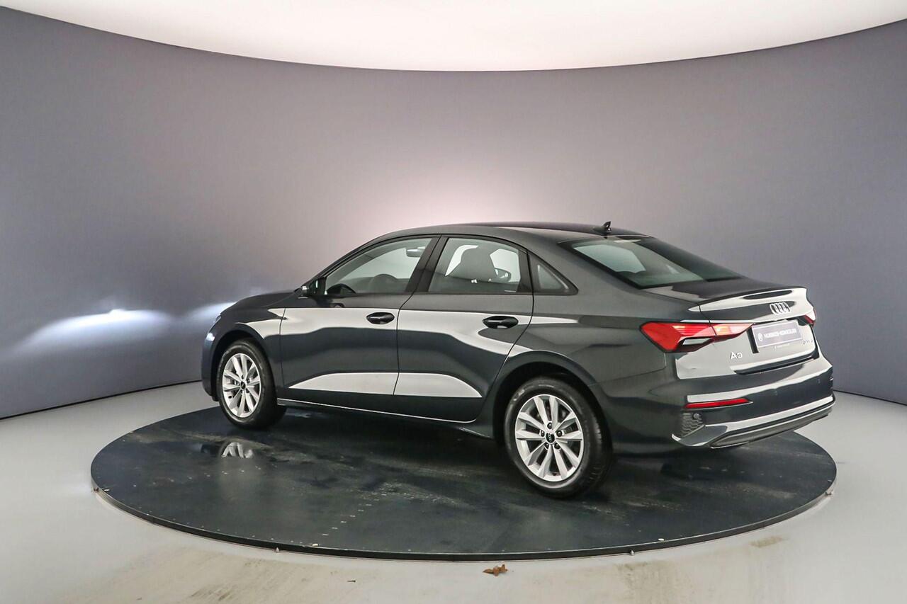 Audi A3 Limousine 30 TFSI Business edition | Cruise control | Carplay | Parkeer sensoren |