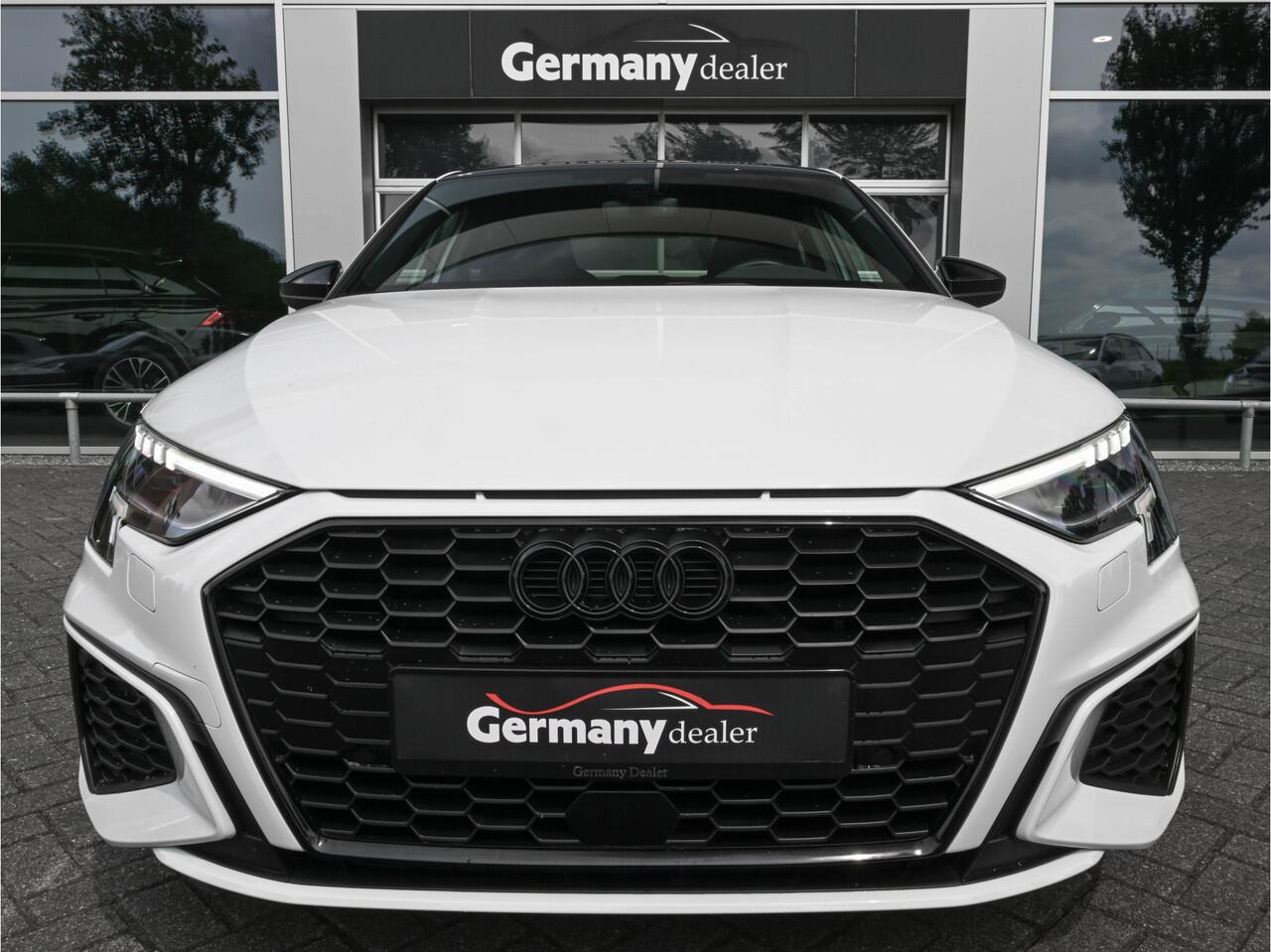 Audi A3 Limousine 35TFSI S edition RS-Zetels 19-Inch ACC M-Led Navi RS-Stuur Virtual Lane