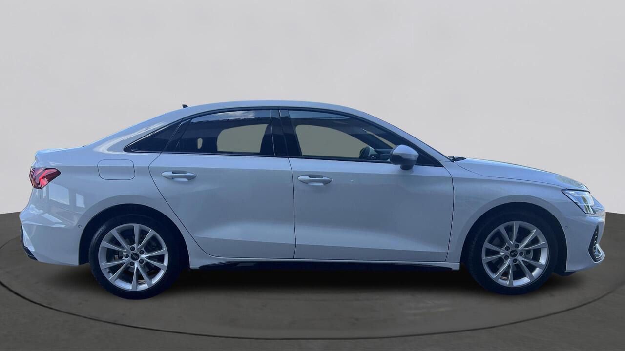 Audi A3 Limousine 30 TFSI 116PK S edition / Parking Plus / Comfort Plus / Privacy glas