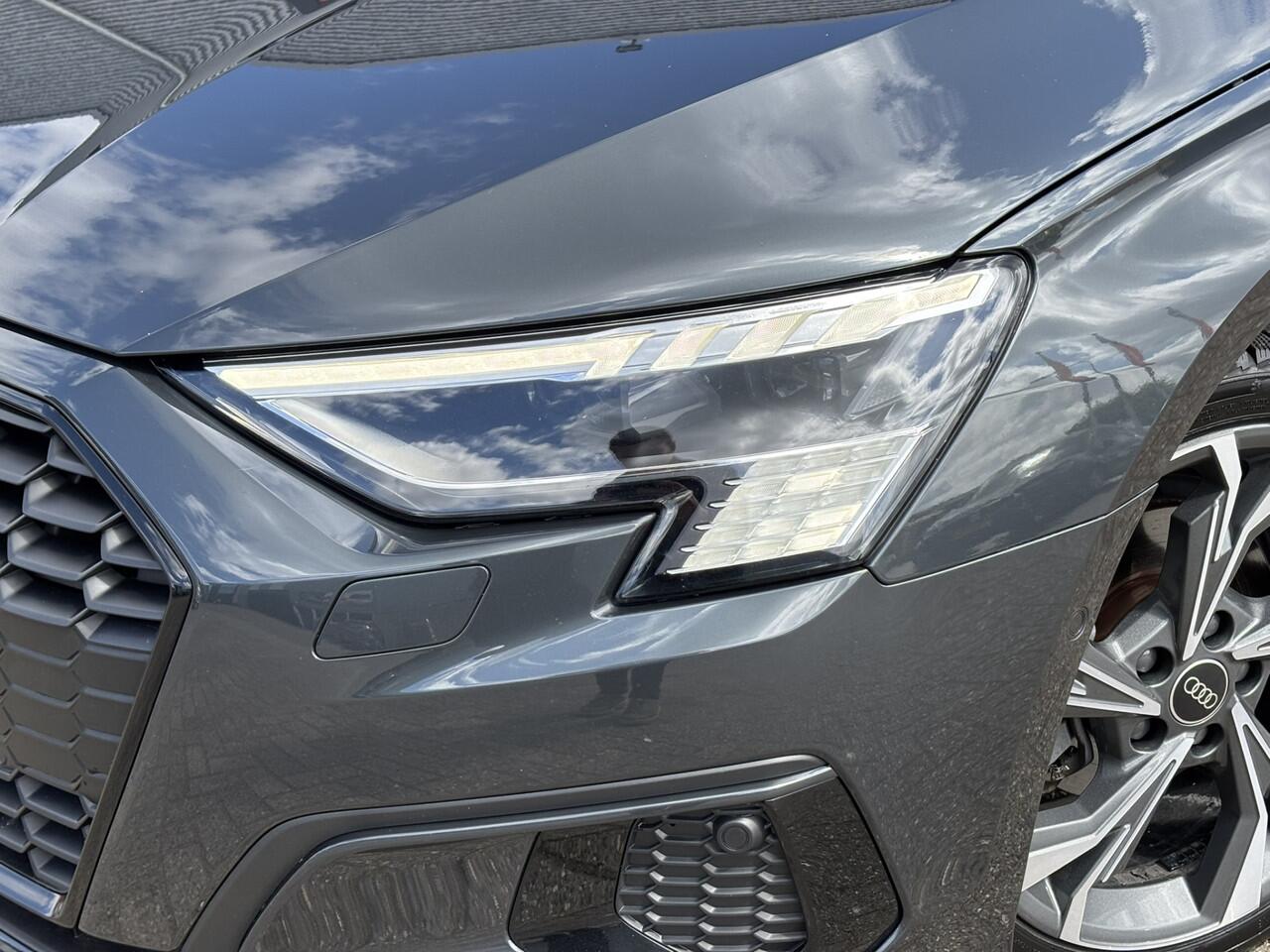 Audi A3 Limousine 35 1.5 TFSI edition one / Apple Carplay/ Android Auto / BTW / Digital Cockpit / Keyless / Camera / Stoelverwarming /