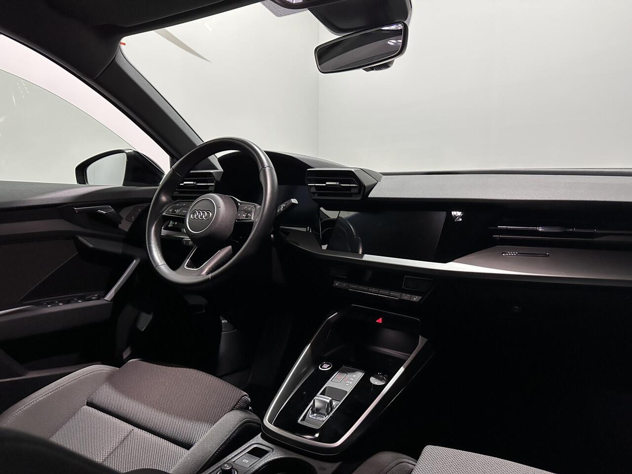 Audi A3 Limousine 35 TFSI - Automaat - Carplay / Lane assist / Stoelverw.