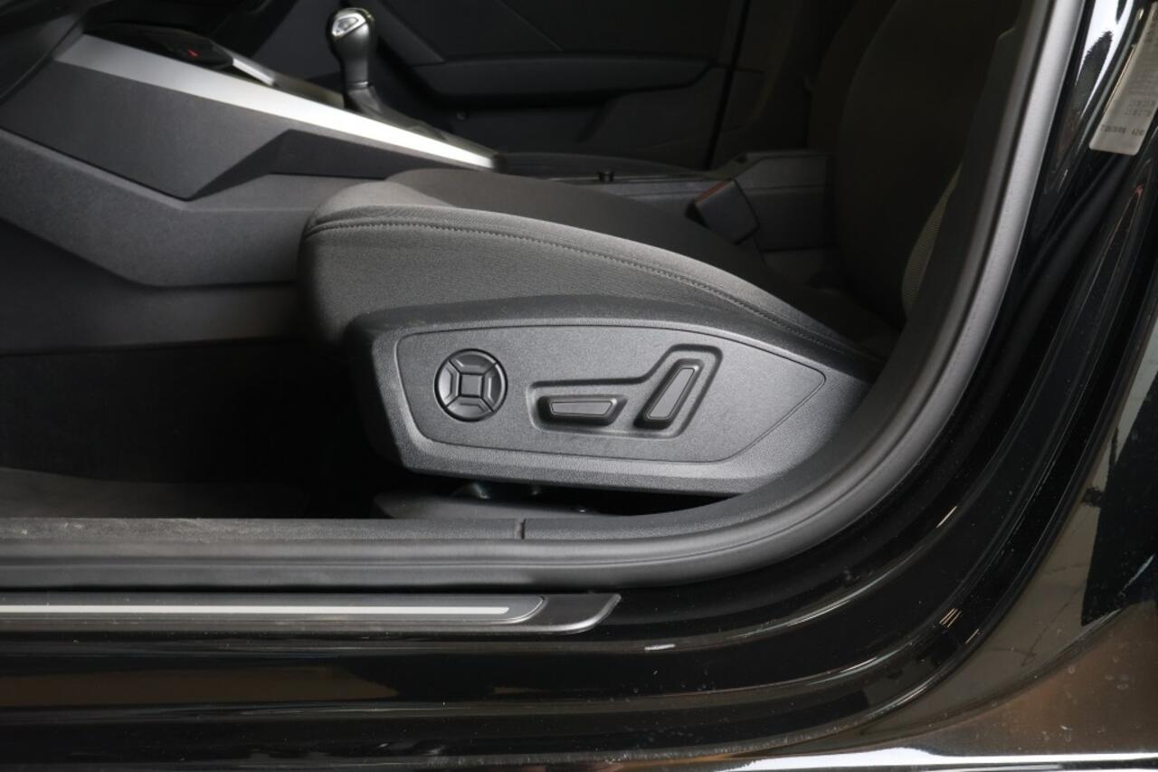 Audi A3 30 TFSI Business Edition - ACC - Virtual Cockpit - Stoelverw.