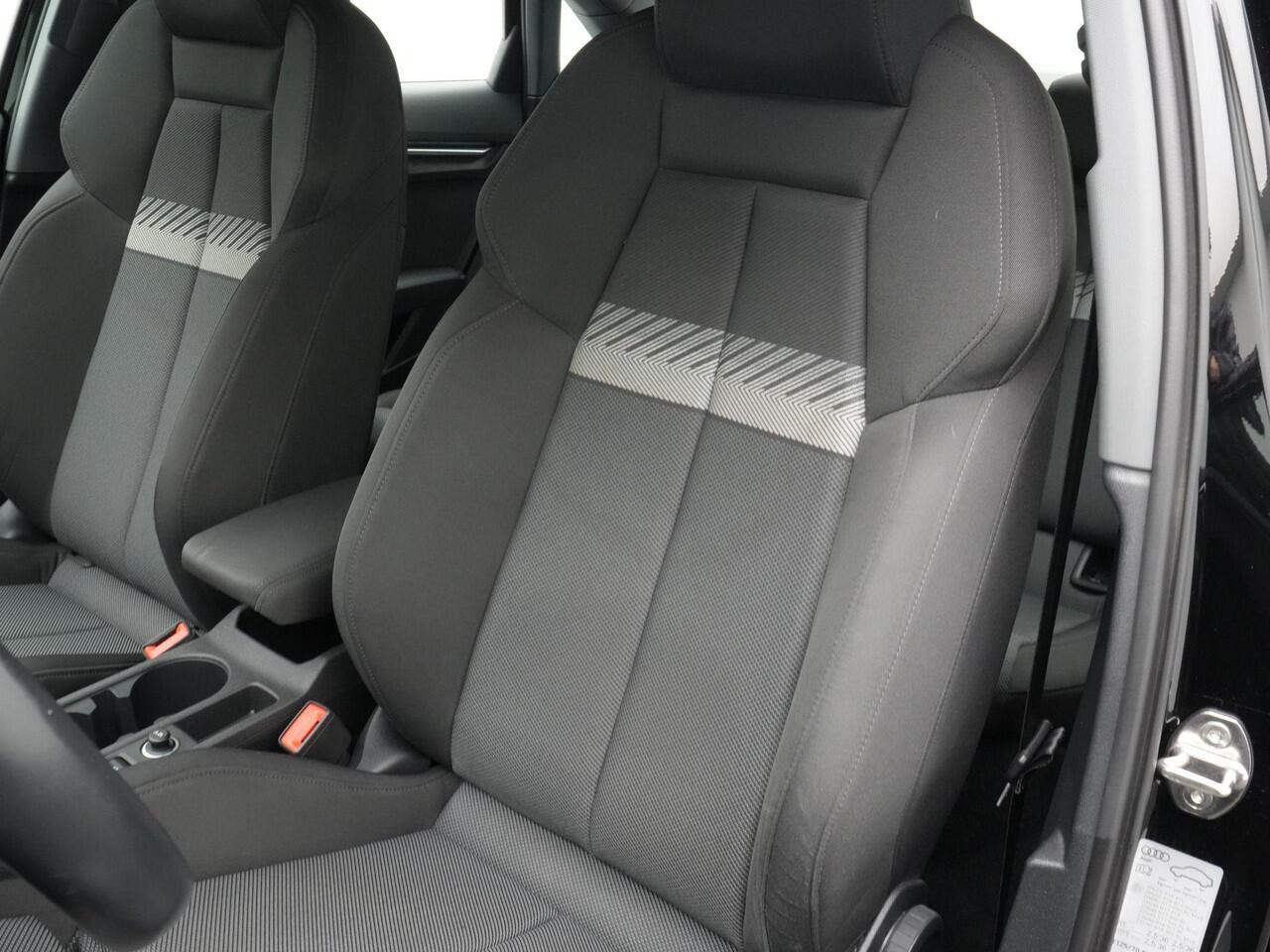 Audi A3 Limousine 30 TFSI 110 pk Business edition | LED | Parkeersensoren achter | Cruise Control | Climatronic | 17 inch