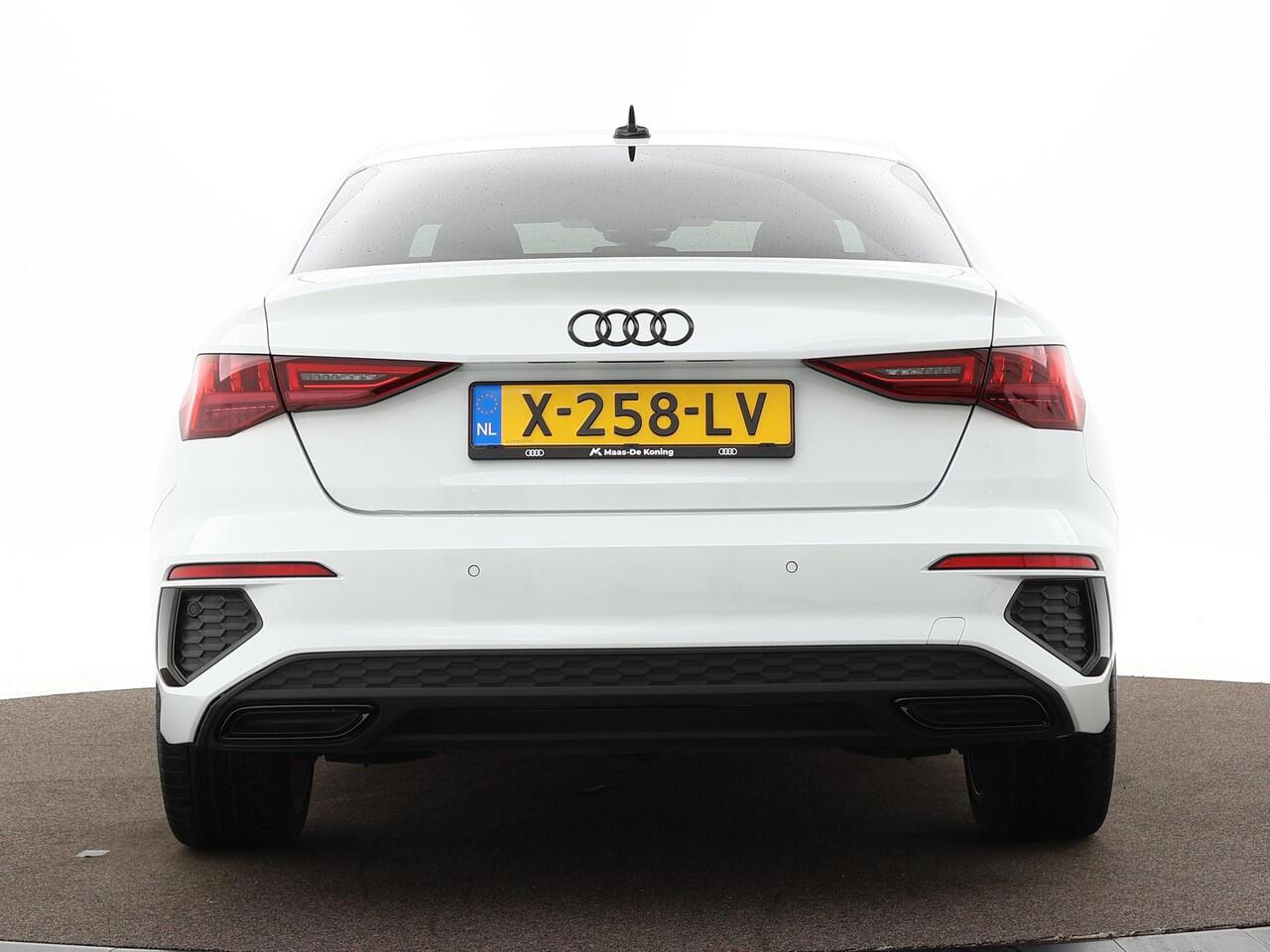 Audi A3 Limousine 30 TFSI 110pk S-tronic Edition One · S Line · Apple/Android Car Play · Navigatie · Afneembare Trekhaak · P-Sensoren · 18'' Inch · Garantie t/m 13-03-2028 of 100.000km