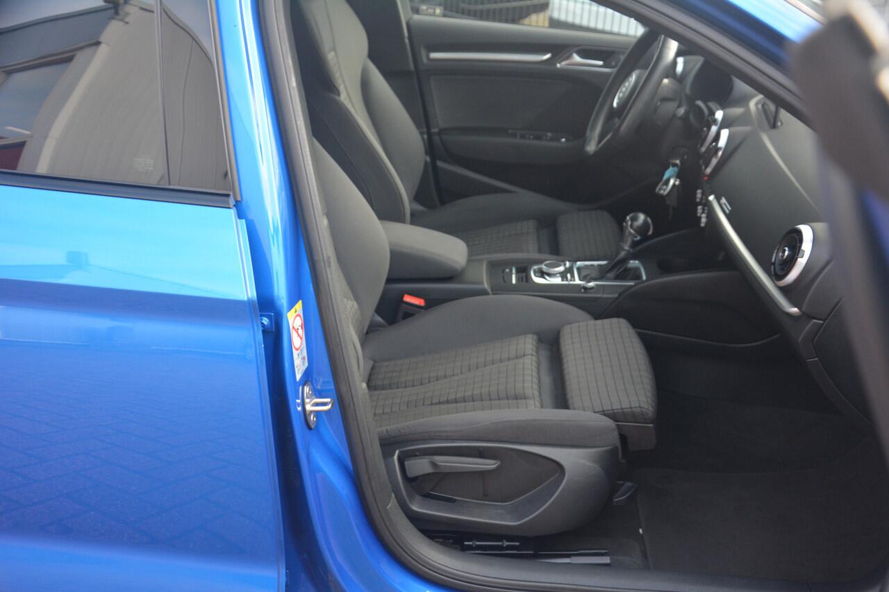 Audi A3 Limousine 30 TFSI Sport Lease Edition Nederlandse auto 153548 NAP met oa sportstoelen pdc navigatie xenon spoiler lmv origineel premium kleur