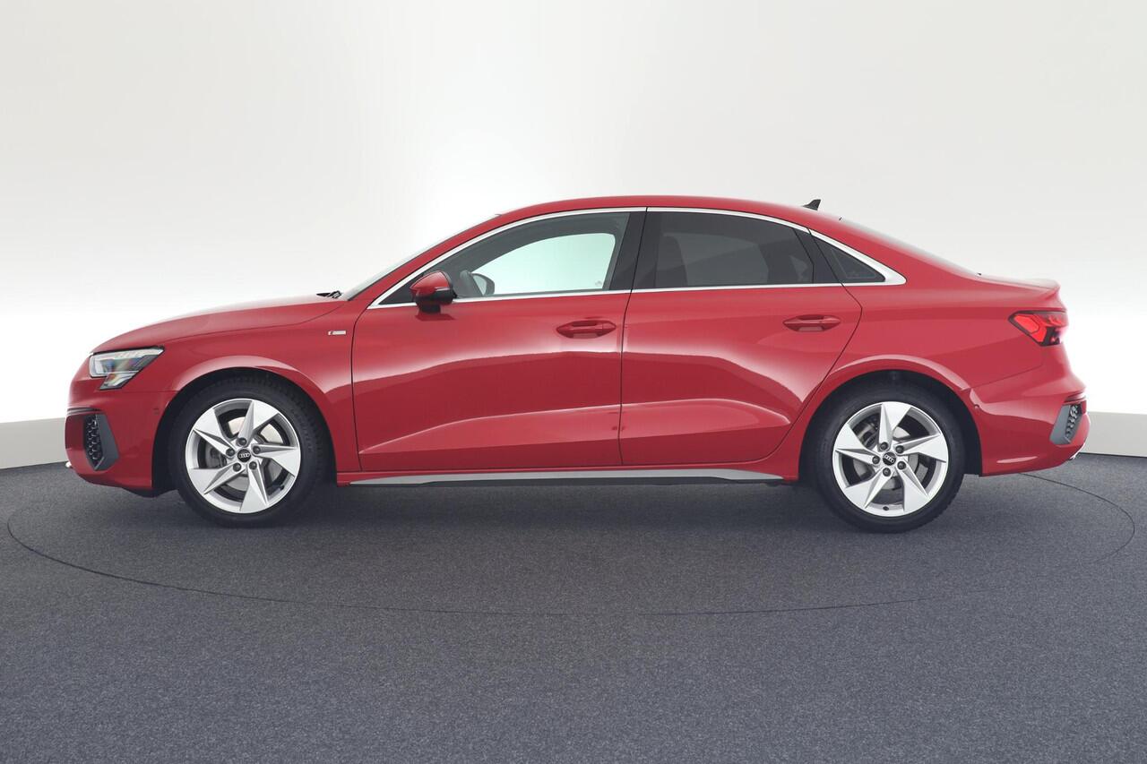 Audi A3 Limousine 30 TFSI 110pk S-Tronic 2x S-Line Leder ACC B&O HUD Stoelverwarming Virtual Cockpit Navigatie