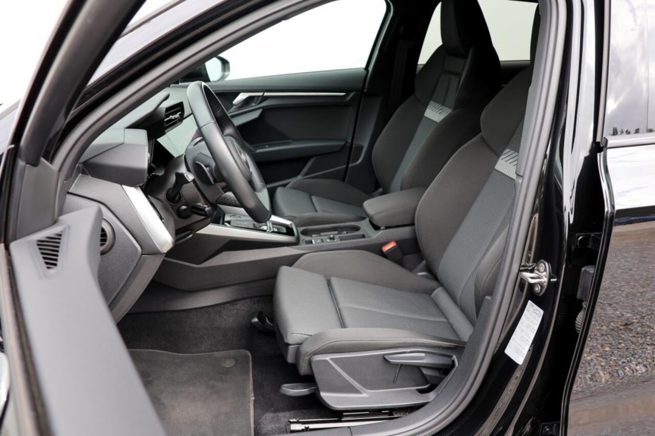 Audi A3 Sportback 45 TFSIe S-Line - 245 pk **Full Led / Park assist / El achterklep