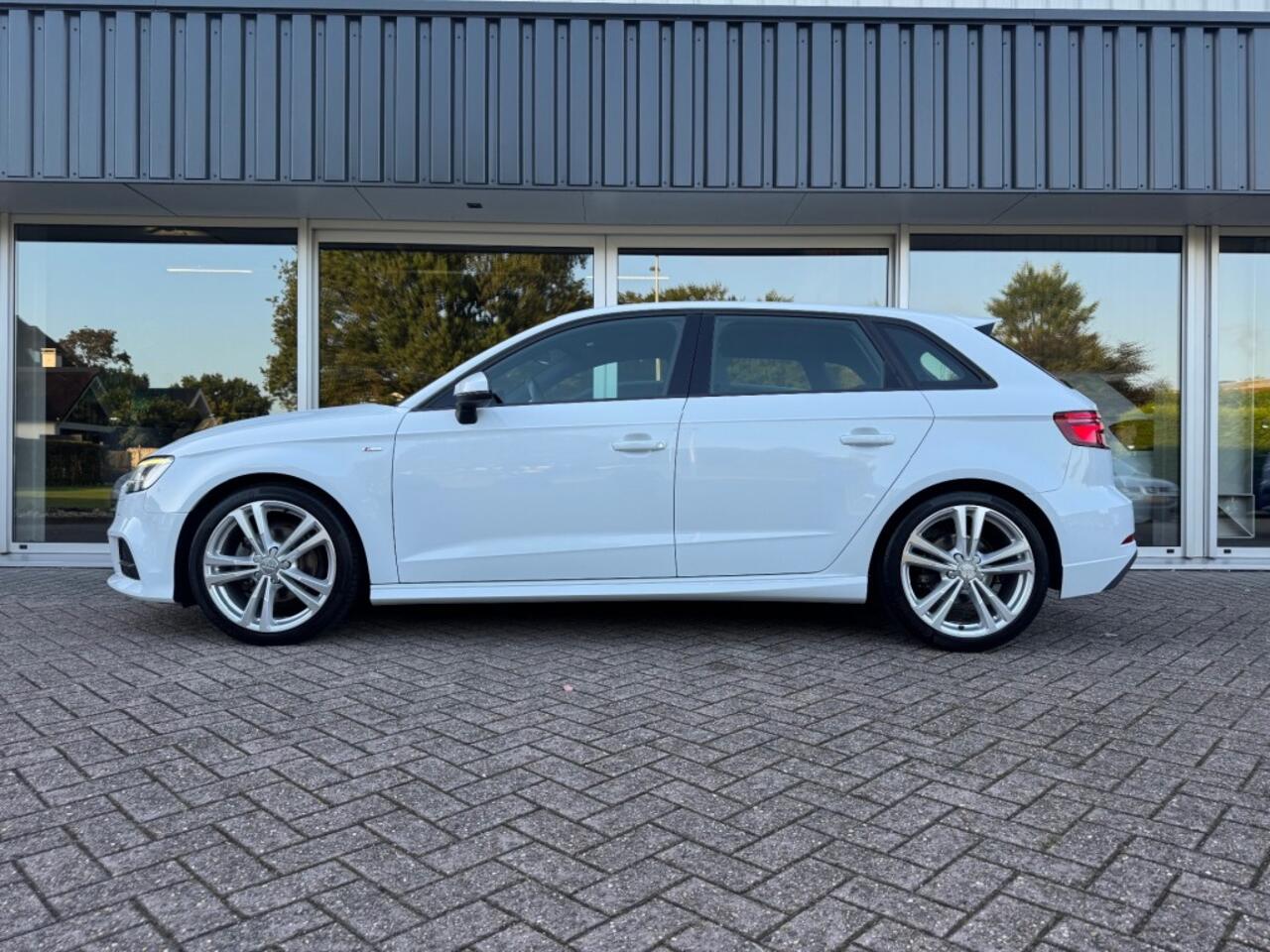 Audi A3 35 TFSI CoD Sport S Line Edition