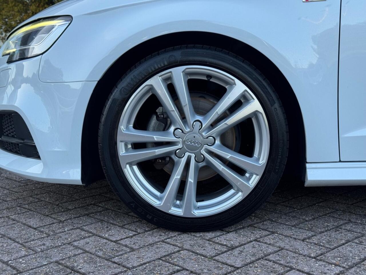 Audi A3 35 TFSI CoD Sport S Line Edition